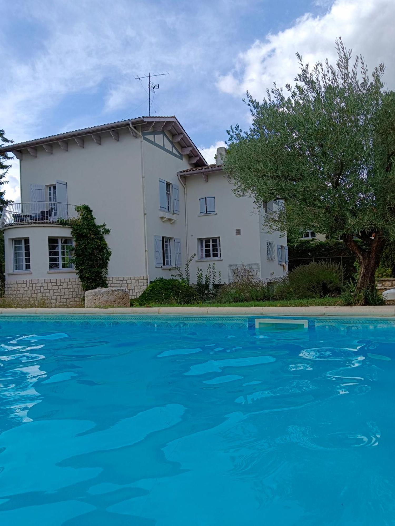 La Maison Basque Sainte-Livrade-sur-Lot Luaran gambar