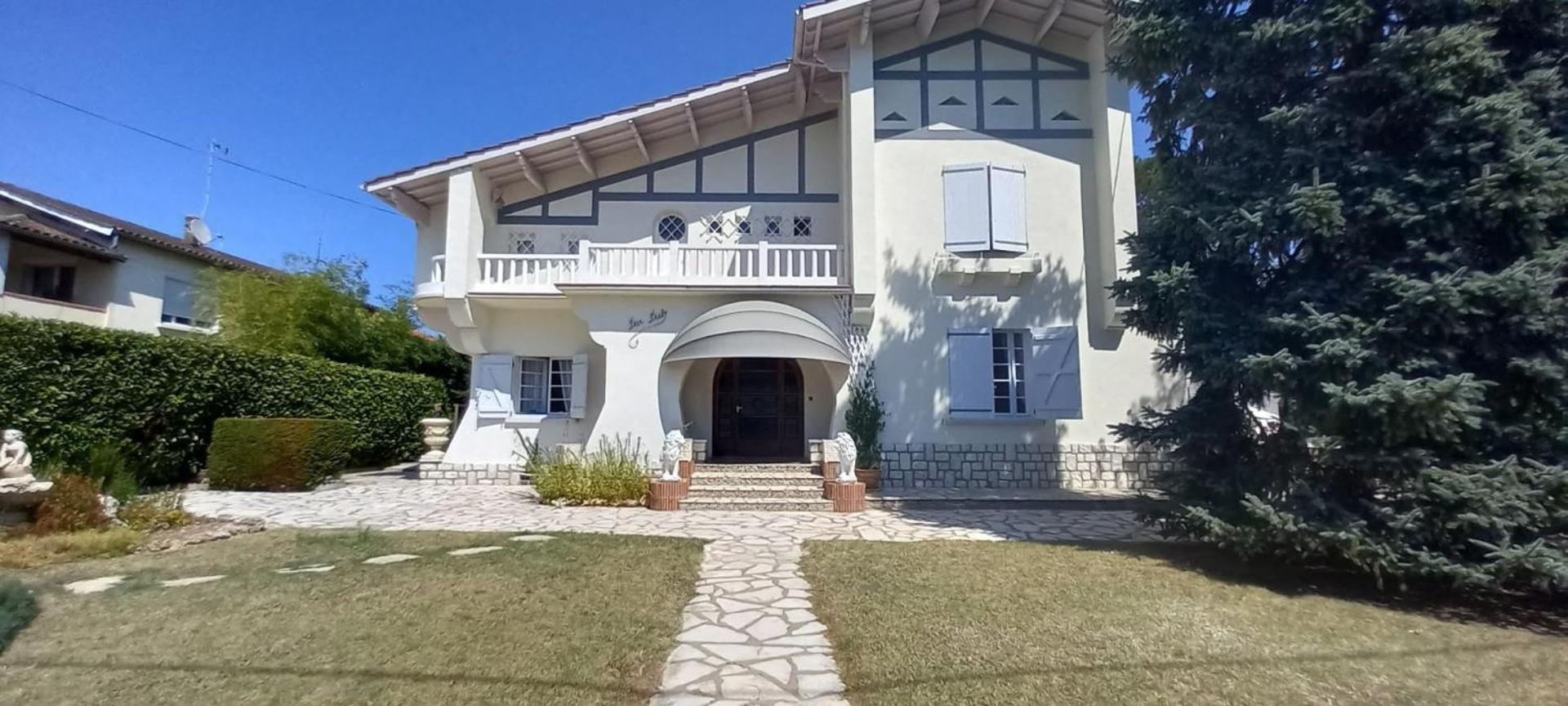 La Maison Basque Sainte-Livrade-sur-Lot Luaran gambar